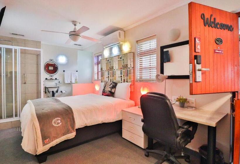 פנסיון The Travel Inn Durban