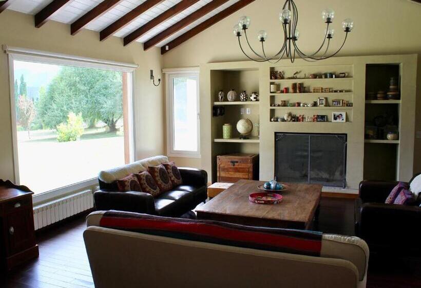 تختخواب و صبحانه La Aguada