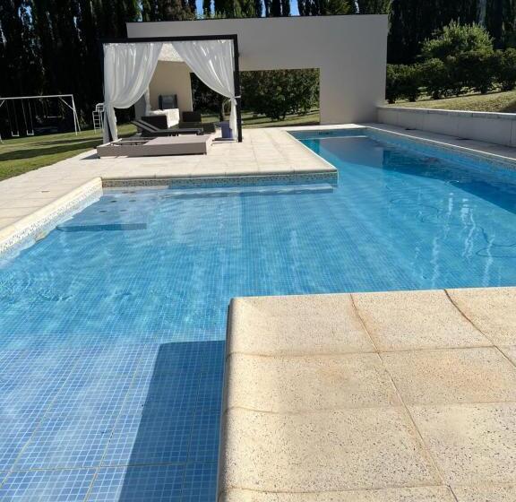 تختخواب و صبحانه La Aguada