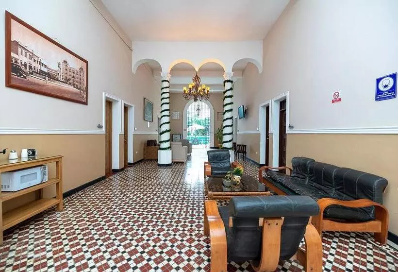 Hotelli Ayenda Skall 1319