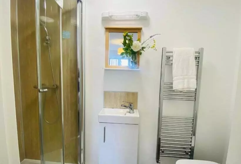 Kapselihotelli Endsleigh Park Aparthotel Close To Hull University