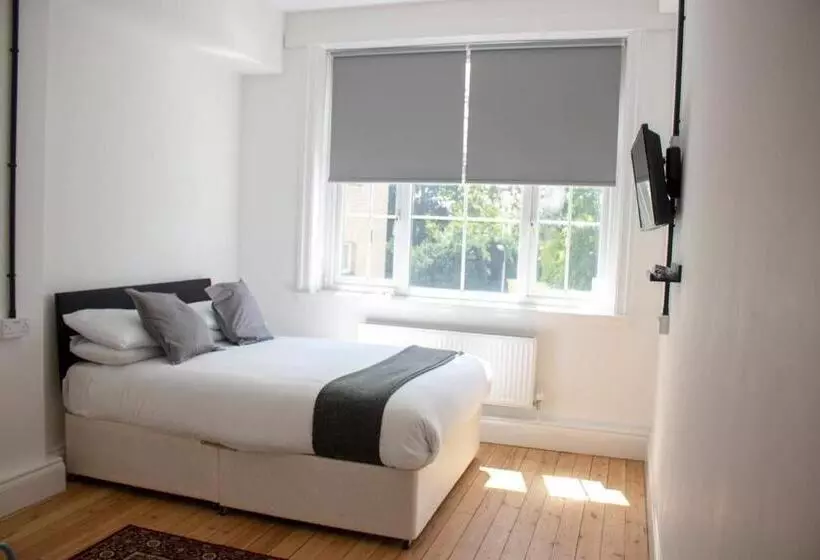 Kapselihotelli Endsleigh Park Aparthotel Close To Hull University