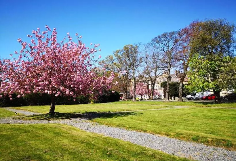 Kapselihotelli Endsleigh Park Aparthotel Close To Hull University