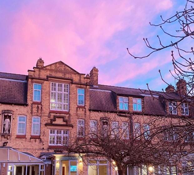 Капсульный Oтель Endsleigh Park Aparthotel Close To Hull University