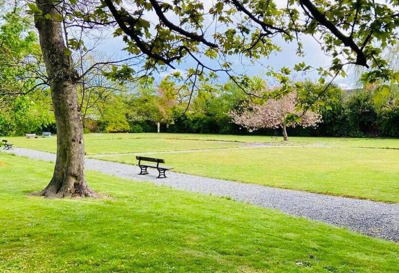 Капсульный Oтель Endsleigh Park Aparthotel Close To Hull University