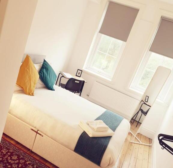 Капсульный Oтель Endsleigh Park Aparthotel Close To Hull University