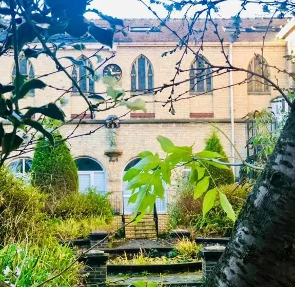 Kapselihotelli Endsleigh Park Aparthotel Close To Hull University