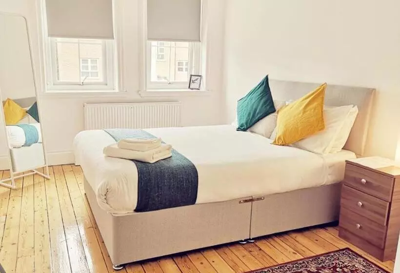 Kapselihotelli Endsleigh Park Aparthotel Close To Hull University