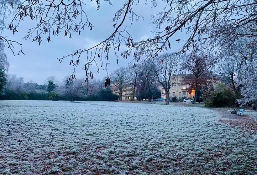 Kapselihotelli Endsleigh Park Aparthotel Close To Hull University