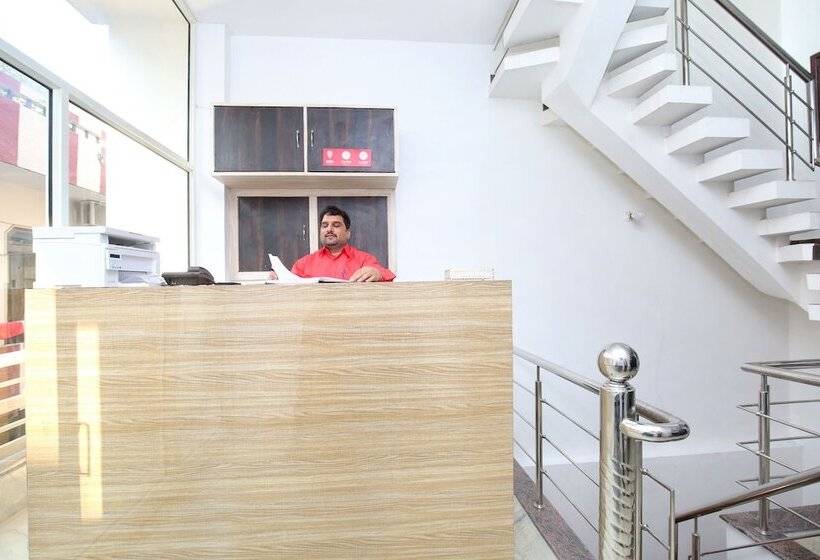 Hotel Oyo 24666 Samar Residency