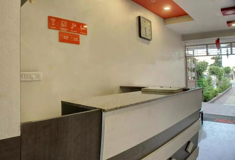 ホテル Oyo 17342 Aditya Service Apartment