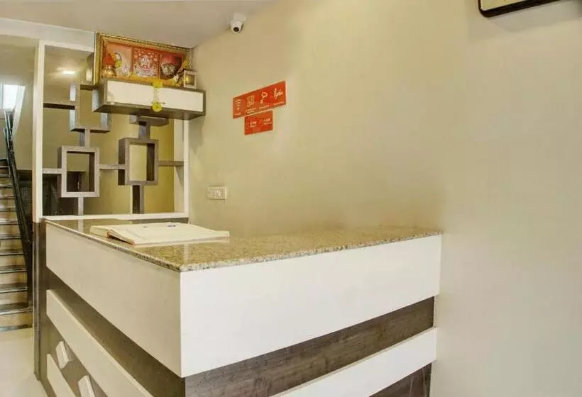 ホテル Oyo 17342 Aditya Service Apartment