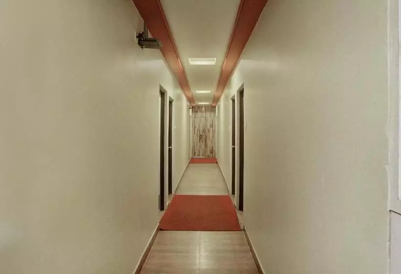 ホテル Oyo 17342 Aditya Service Apartment