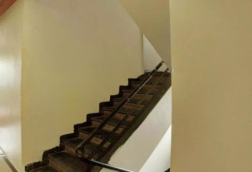 ホテル Oyo 17342 Aditya Service Apartment