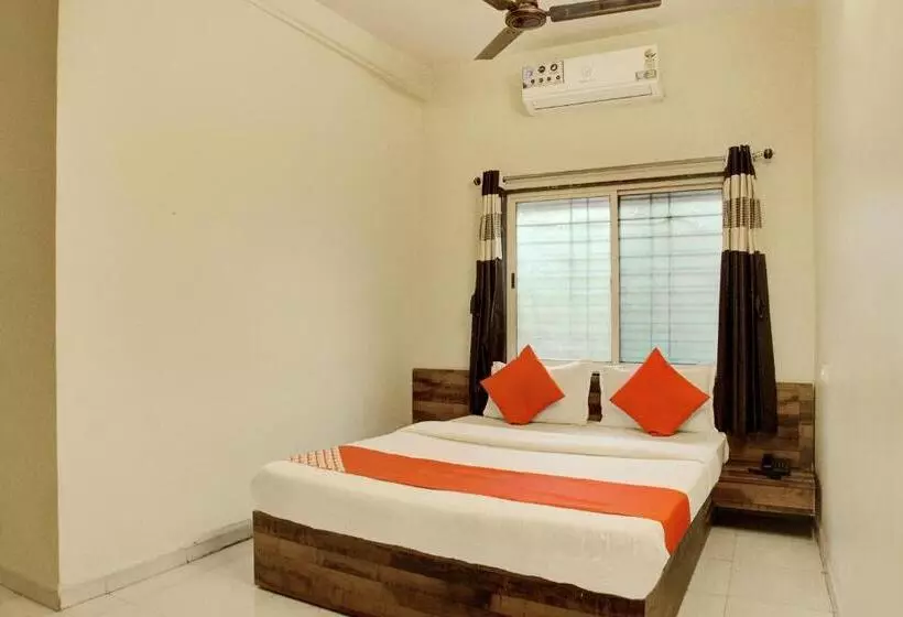 ホテル Oyo 17342 Aditya Service Apartment