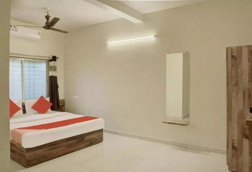 ホテル Oyo 17342 Aditya Service Apartment