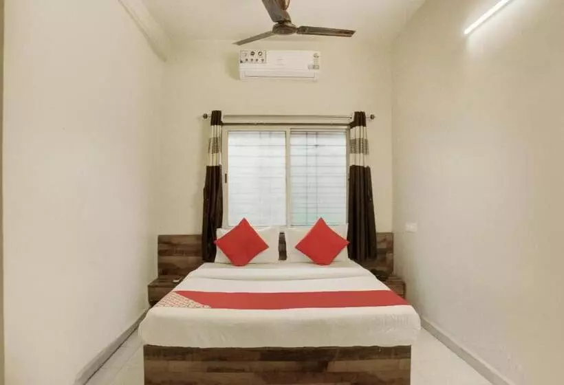 ホテル Oyo 17342 Aditya Service Apartment