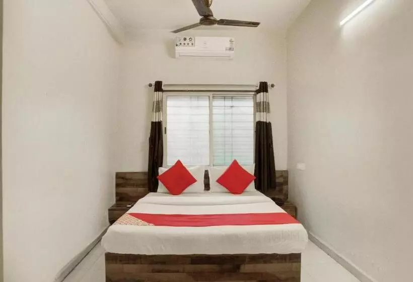 ホテル Oyo 17342 Aditya Service Apartment