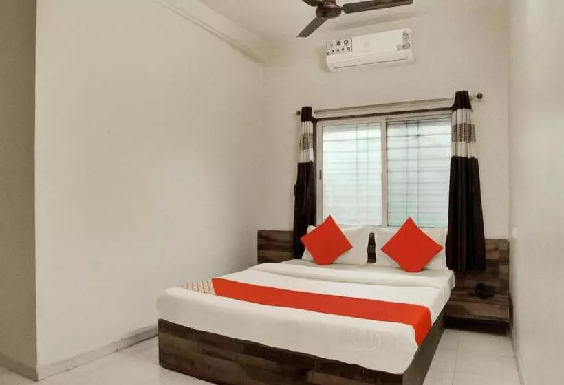 ホテル Oyo 17342 Aditya Service Apartment
