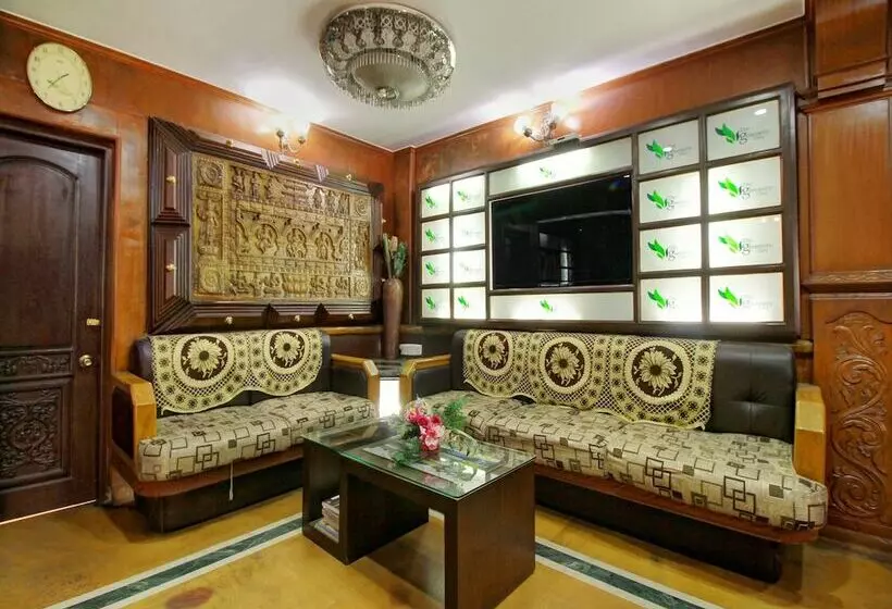 Hotelli Oyo 14241 The Greenery  Holiday Inn