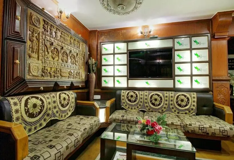 Hotelli Oyo 14241 The Greenery  Holiday Inn