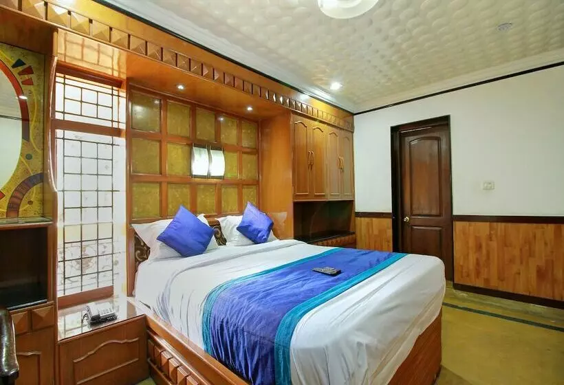 Hotelli Oyo 14241 The Greenery  Holiday Inn