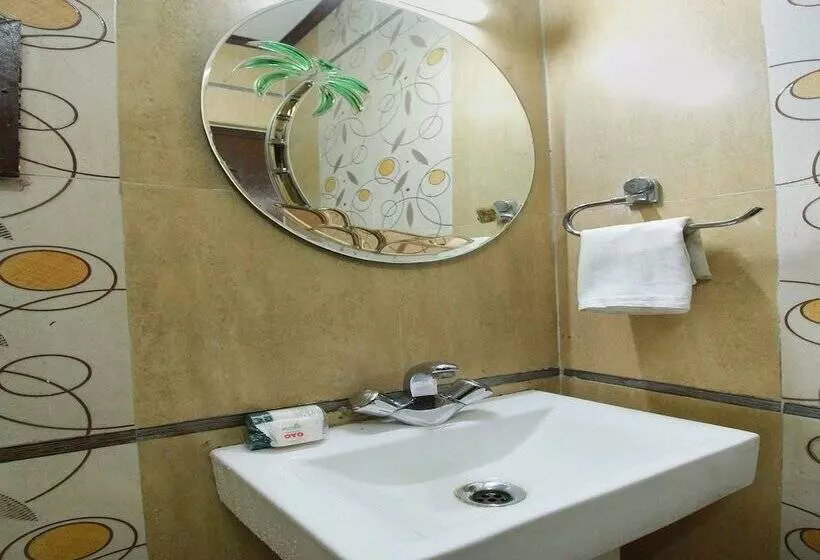Hotelli Oyo 14241 The Greenery  Holiday Inn