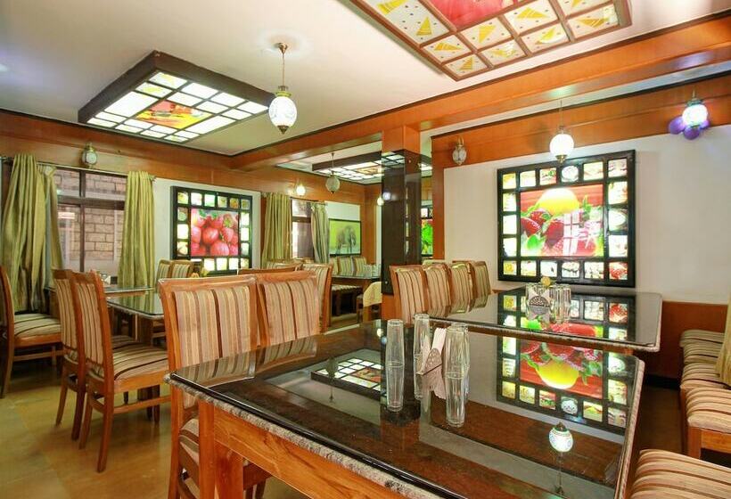 ホテル Oyo 14241 The Greenery Holiday Inn