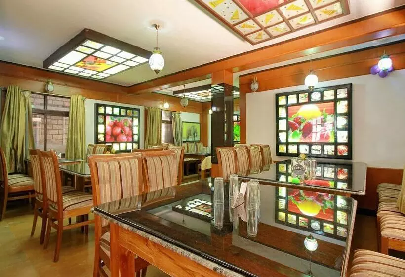 Hotelli Oyo 14241 The Greenery  Holiday Inn