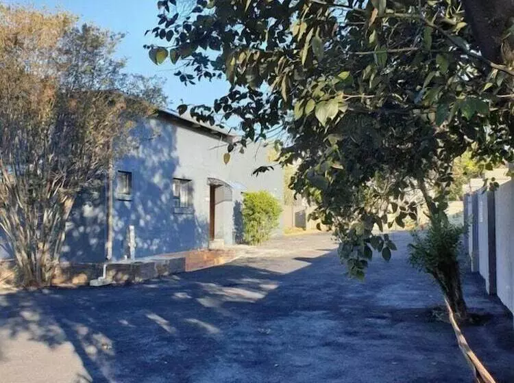 پانسیون Platinum Germiston Ghouse