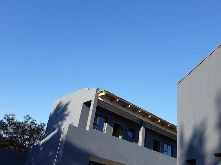 Пансион Platinum Germiston Ghouse