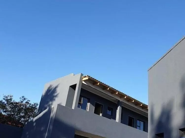 پانسیون Platinum Germiston Ghouse