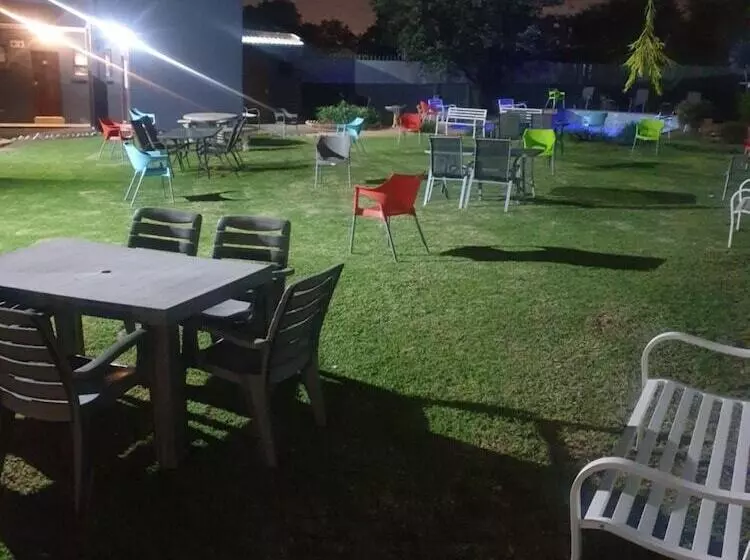 پانسیون Platinum Germiston Ghouse