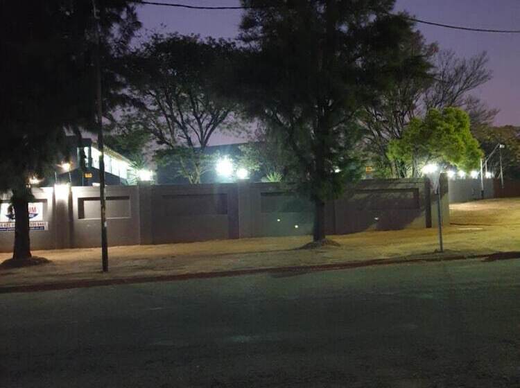 Пансион Platinum Germiston Ghouse