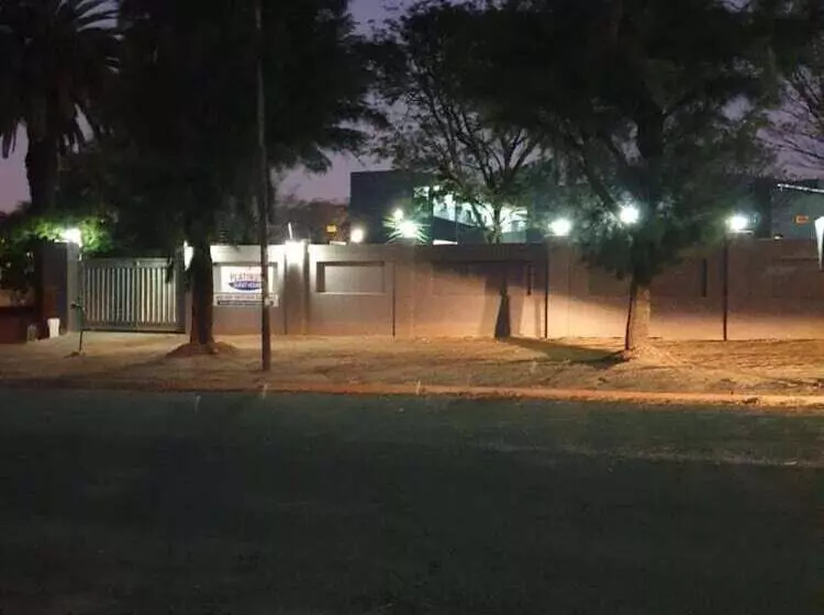 پانسیون Platinum Germiston Ghouse