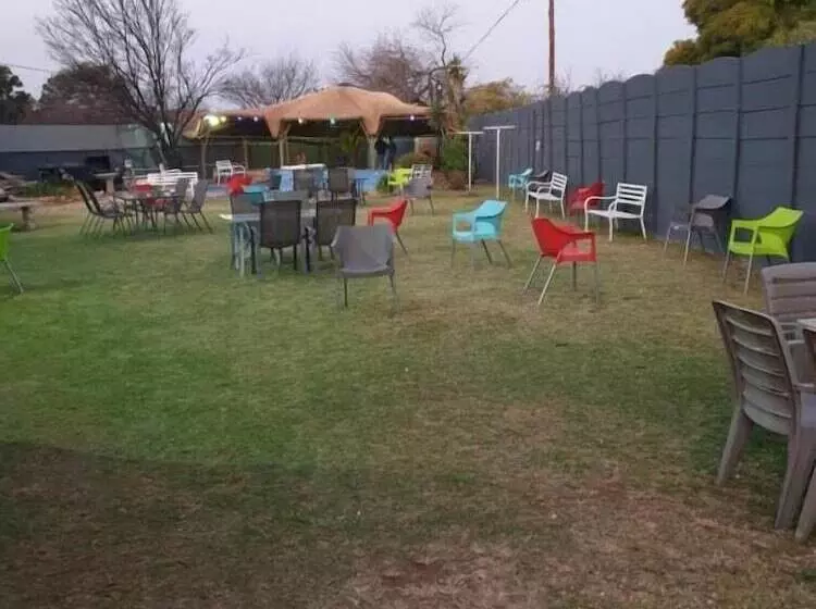 پانسیون Platinum Germiston Ghouse