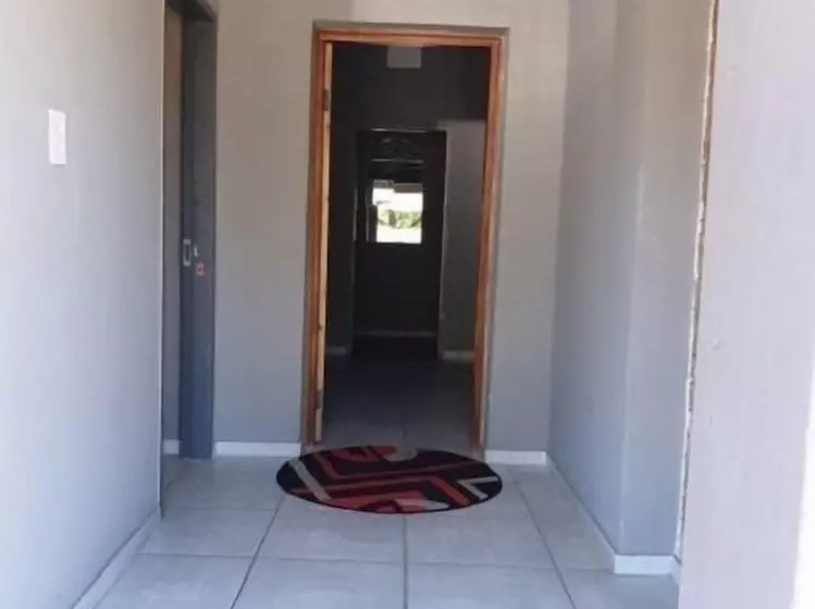 پانسیون Platinum Germiston Ghouse