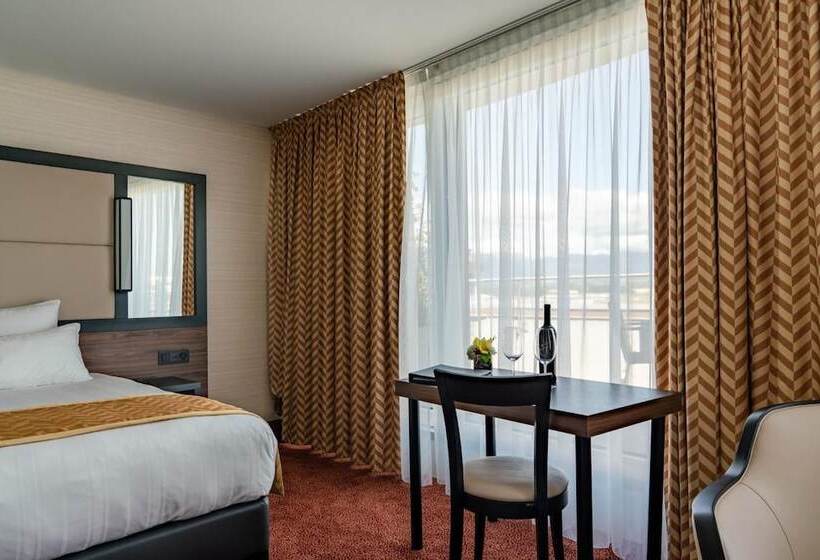 هتل Nash Suites Airport