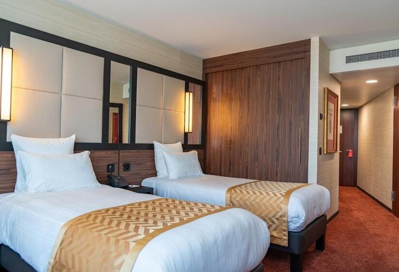 هتل Nash Suites Airport