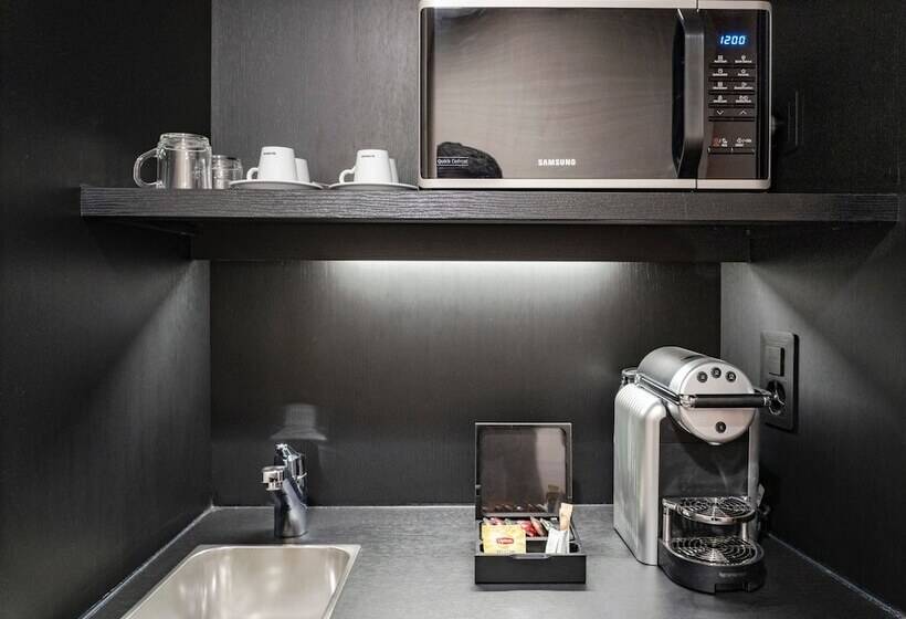 هتل Nash Suites Airport