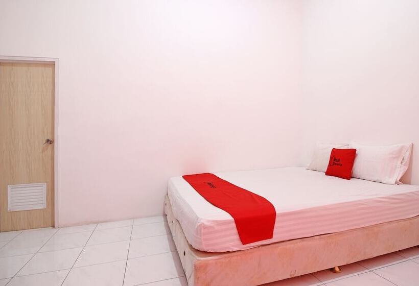 Pension Reddoorz Near Terminal Tirtonadi