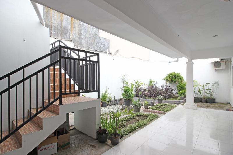 Pension Reddoorz Near Terminal Tirtonadi