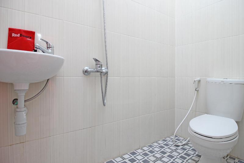 Pension Reddoorz Near Terminal Tirtonadi