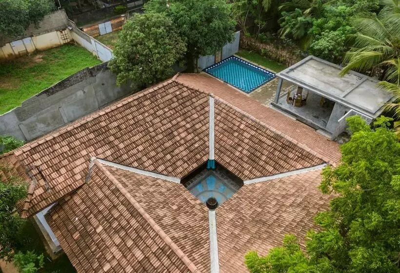 ホテル Thambu Illam