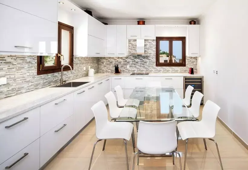 Hotelli Santorinn Suites Fira