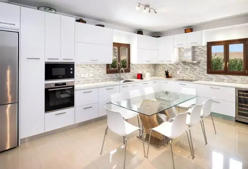 Hotelli Santorinn Suites Fira