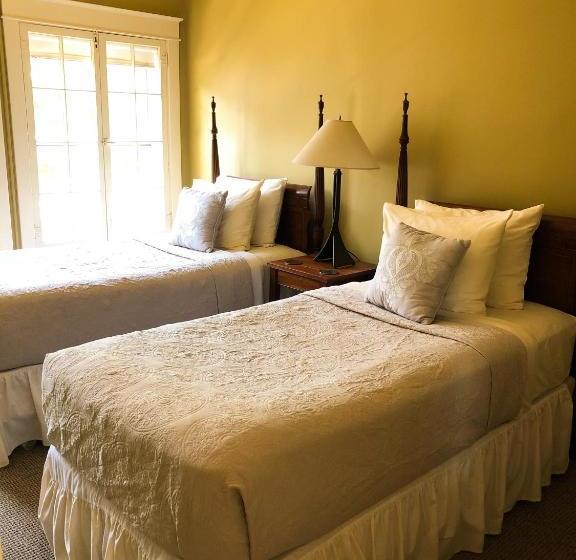 住宿加早餐  Inn On The Green