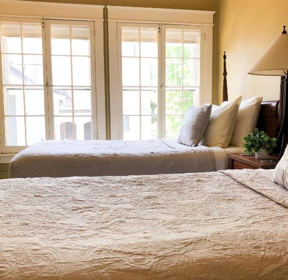 住宿加早餐  Inn On The Green