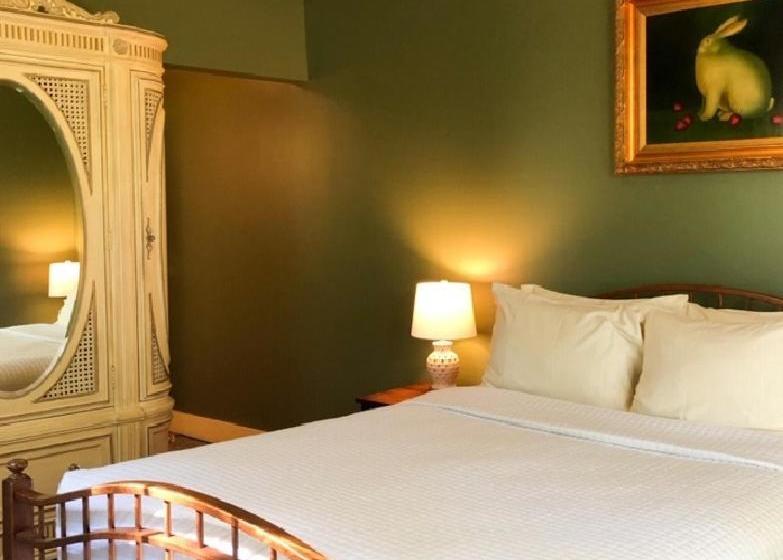 住宿加早餐  Inn On The Green