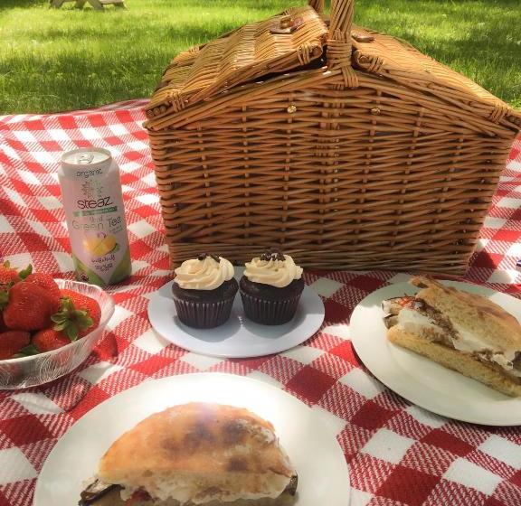 住宿加早餐  Inn On The Green